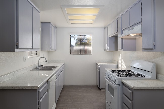 Lakeridge Apartments in Murrieta, CA - Building Photo - Building Photo