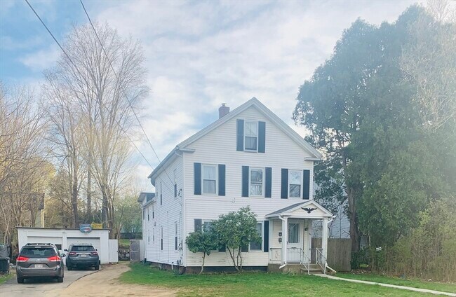 29 Dresser St, Unit 1 in Southbridge, MA - Building Photo - Building Photo