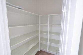 28341 Vista Del Rio Dr in Santa Clarita, CA - Building Photo - Building Photo