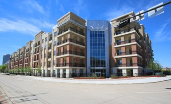 Eastshore on Lake Carolyn in Irving, TX - Building Photo