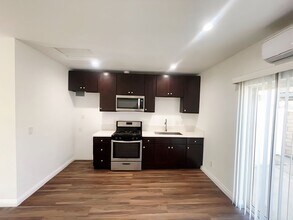 1057 Circle City Dr in Corona, CA - Building Photo - Building Photo