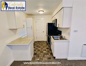 2726 Pine St-Unit -A in Everett, WA - Building Photo - Building Photo