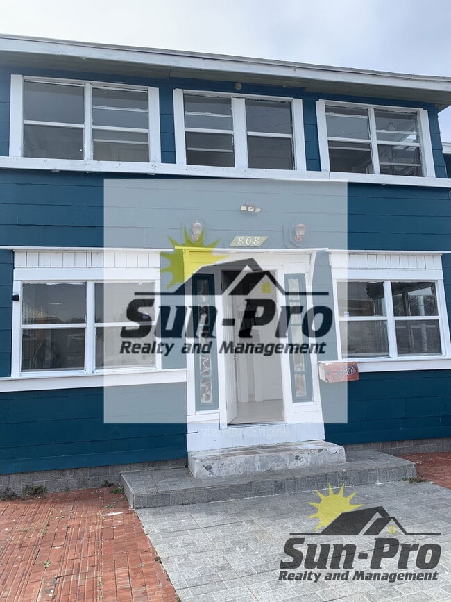 property at 808 S Grandview Ave