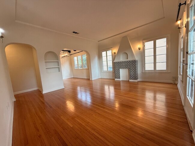 1437 S Holt Ave, Unit 1437 1/2 in Los Angeles, CA - Building Photo - Building Photo