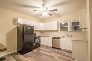 37914 2nd St in Willoughby, OH - Building Photo