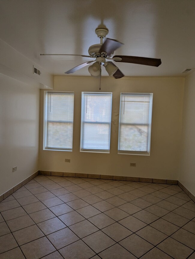 2428 S Homan Ave in Chicago, IL - Building Photo - Building Photo