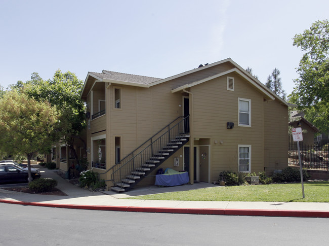 Auburn Court Apartments