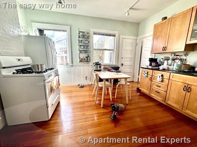 77 College Ave, Unit #1 in Somerville, MA - Building Photo - Building Photo