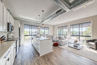 120 South in Lake Orion, MI - Foto de edificio - Building Photo