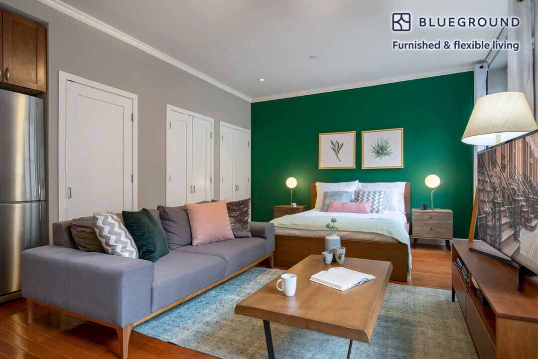 488 7th Ave in New York, NY - Building Photo