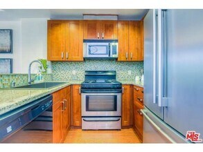 5303 Satsuma Ave in North Hollywood, CA - Building Photo - Building Photo