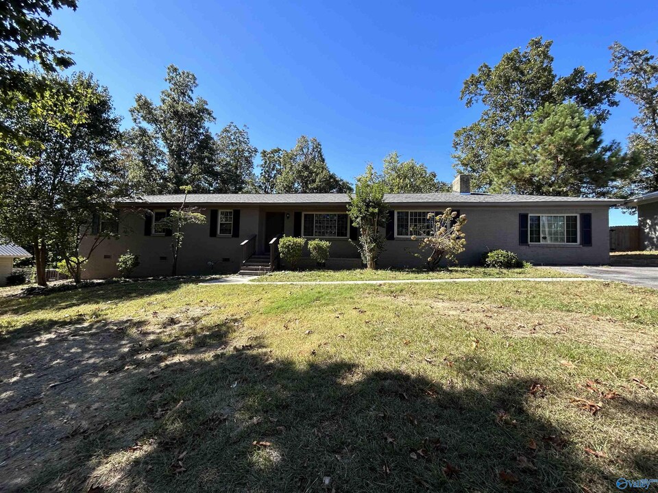 3116 Lakewood Dr in Guntersville, AL - Building Photo