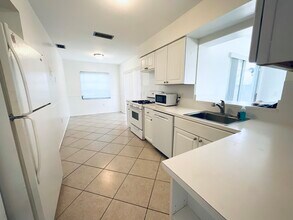 4343 NW 113th Ter in Sunrise, FL - Building Photo - Building Photo