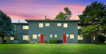 Nob Hill Apartments in Albuquerque, NM - Foto de edificio - Building Photo