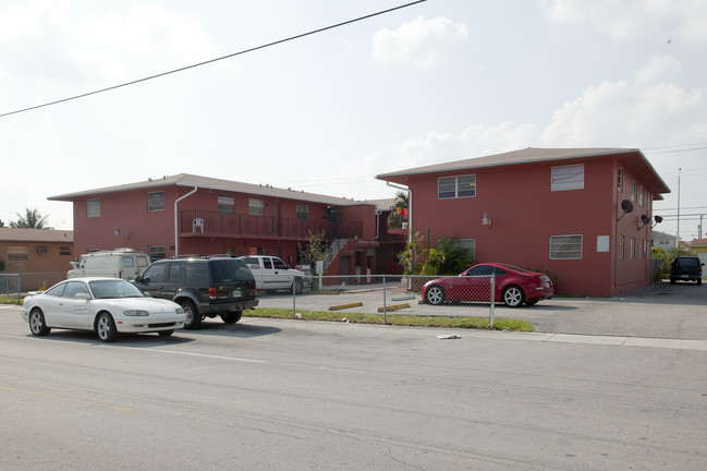 120 W 10th St in Hialeah, FL - Building Photo - Building Photo