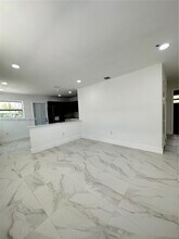 1443 NW 34th St in Miami, FL - Building Photo - Building Photo