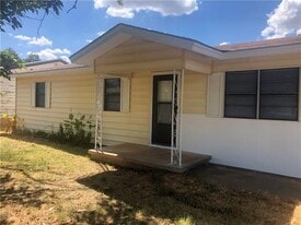 502 Kennedy St in Clyde, TX - Building Photo