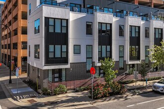 Maverick Townhouses in Minneapolis, MN - Building Photo - Building Photo