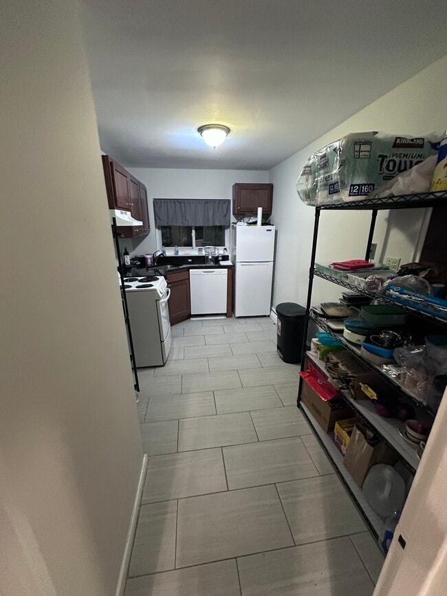 82 Maple St, Unit A