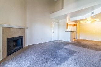 3845 E Greenway Rd in Phoenix, AZ - Foto de edificio - Building Photo