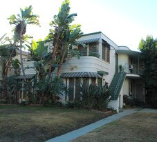 10720 Camarillo St in North Hollywood, CA - Building Photo