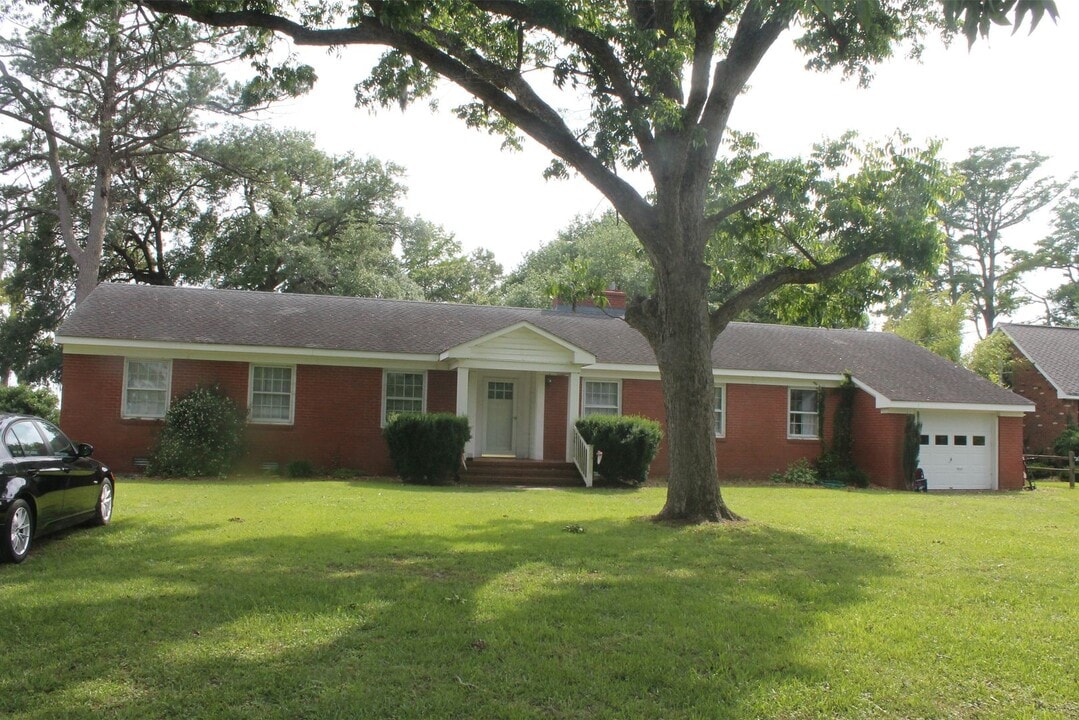 919 Isabella Ave in Washington, NC - Building Photo