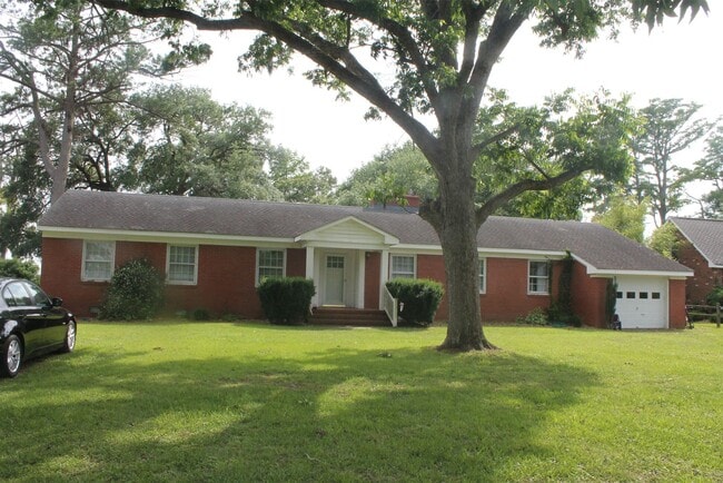 property at 919 Isabella Ave