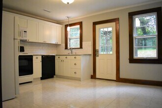 3915 Holston Hills Rd in Knoxville, TN - Building Photo - Building Photo