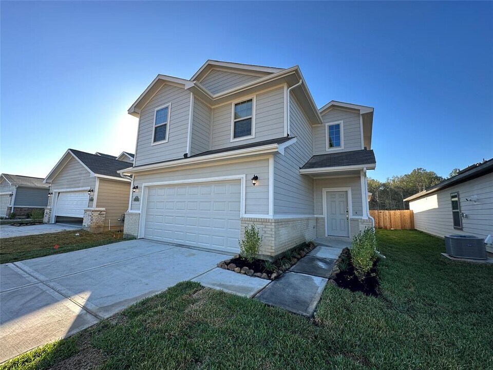 16646 Moss Ln in Porter, TX - Building Photo