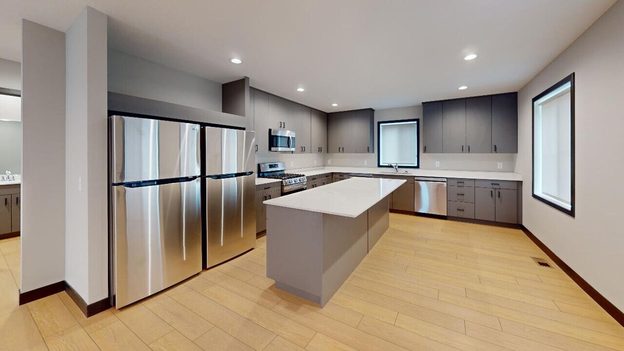 1717 Rollins Ave SE in Minneapolis, MN - Foto de edificio