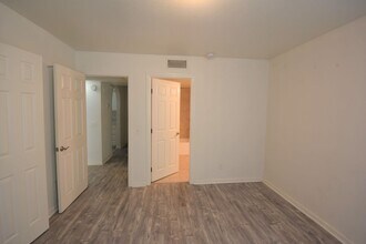 11035 Otsego St in Los Angeles, CA - Building Photo - Building Photo