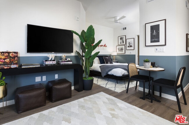 11950 W Erwin St in Los Angeles, CA - Building Photo - Building Photo