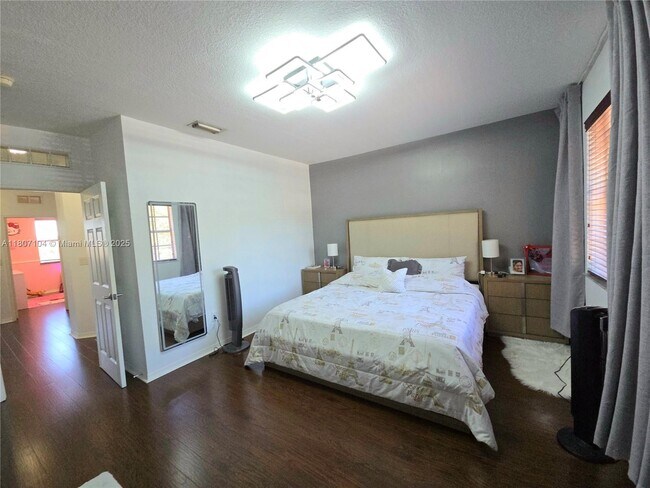 12763 SW 49th Ct in Miramar, FL - Foto de edificio - Building Photo