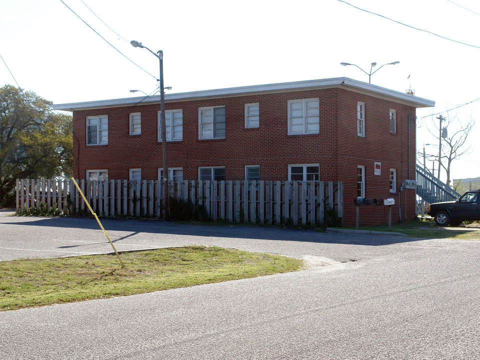 402 5th Ave S in Myrtle Beach, SC - Building Photo