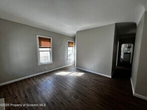 1115 Monroe Ave in Dunmore, PA - Building Photo - Building Photo
