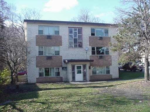 9546 S Flamingo Ter in Hickory Hills, IL - Building Photo