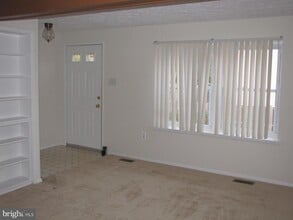 5844 Rock Forest Ct in Centreville, VA - Building Photo - Building Photo