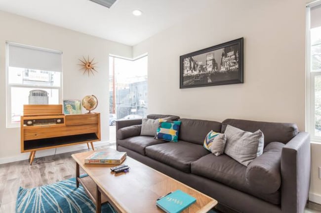 3210 Descanso Dr, Unit A in Los Angeles, CA - Building Photo - Building Photo