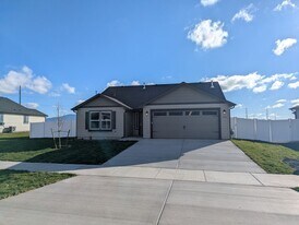 6476 W Frehley Way in Rathdrum, ID - Building Photo