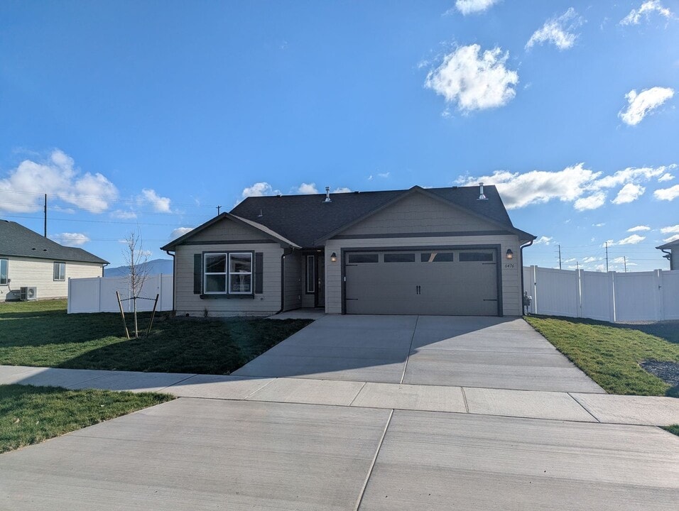 6476 W Frehley Way in Rathdrum, ID - Building Photo