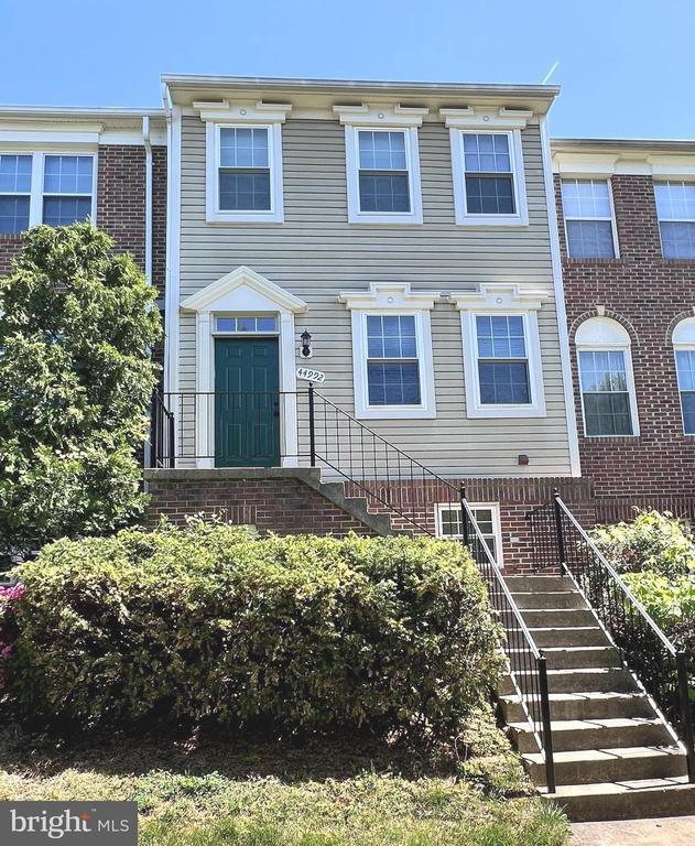 property at 44992 George Washington Blvd