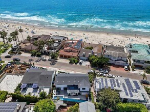 8471 El Paseo Grande in San Diego, CA - Foto de edificio - Building Photo