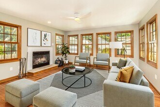 4750 N Elkhart Ave in Whitefish Bay, WI - Building Photo - Building Photo