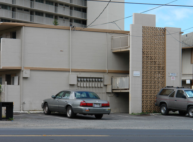 2551 Kapiolani Blvd in Honolulu, HI - Foto de edificio - Building Photo