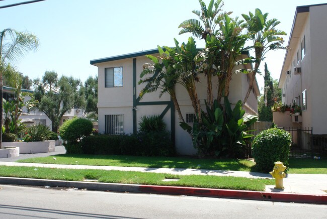 6944-6954 Coldwater Canyon Ave in North Hollywood, CA - Building Photo - Building Photo