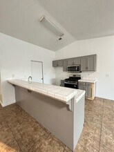 3252 Floral Meadow Dr in Bakersfield, CA - Building Photo - Building Photo