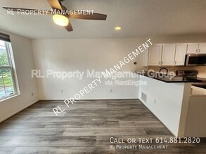 216 Oxford Oak Dr in Columbus, OH - Building Photo - Building Photo