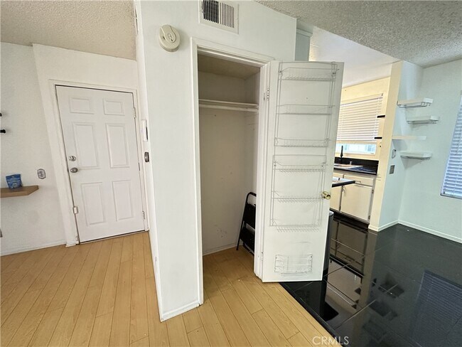 9336 Van Nuys Blvd in Los Angeles, CA - Building Photo - Building Photo