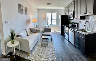 14 S 4th Ave, Unit 4 in Royersford, PA - Building Photo