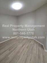 1383 Indian Spgs Cir in Layton, UT - Building Photo - Building Photo